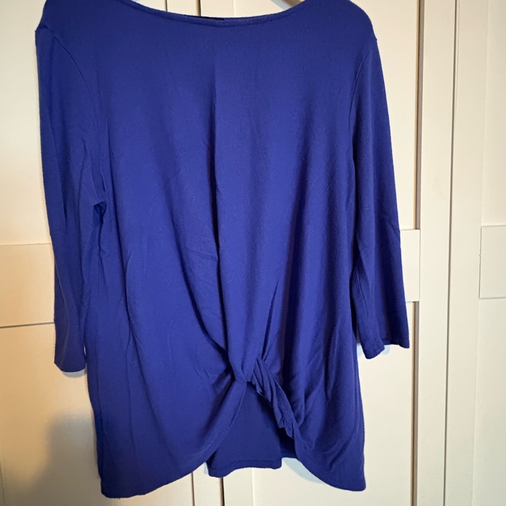 Gibson Women's Royal Blue Twist-Back Long Sleeve Top
